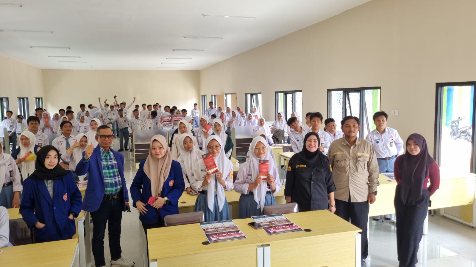 Sosialisasi Akademik STIH Awang Long  di SMKN 20 Samarinda